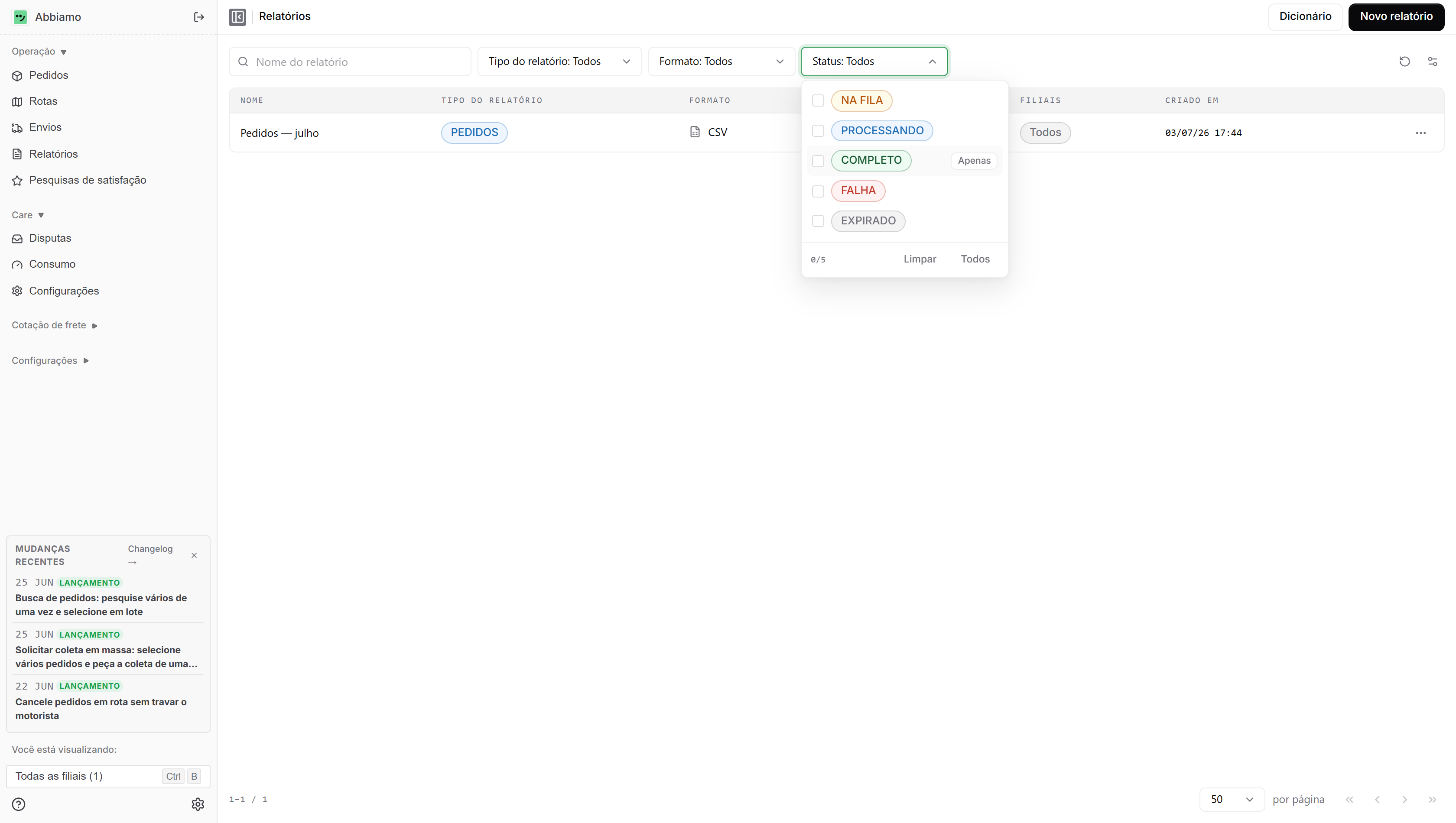 Filtro de status aberto mostrando as opções com badges coloridos e os atalhos Limpar e Todos no rodapé